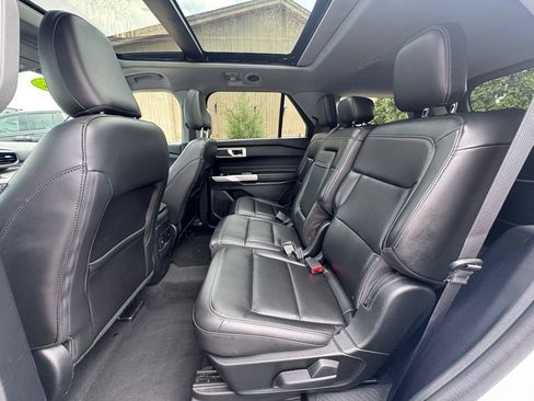 Used 2022 Ford Explorer XLT AWD/4WD image 32