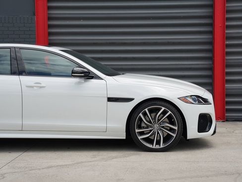 Used 2024 Jaguar XF R-Dynamic SE AWD/4WD image 3