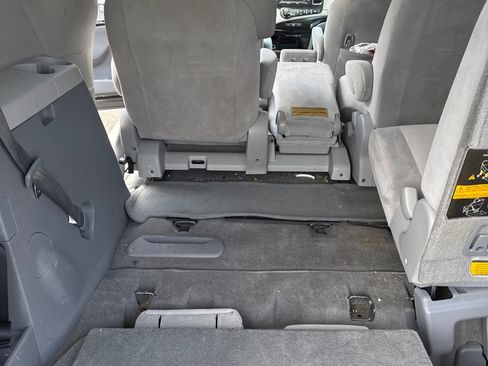 Used 2013 Toyota Sienna LE FWD image 13
