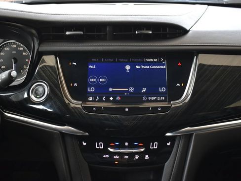 Used 2020 Cadillac XT6 Premium Luxury FWD image 19