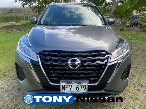 Used 2021 Nissan Kicks SV image 2