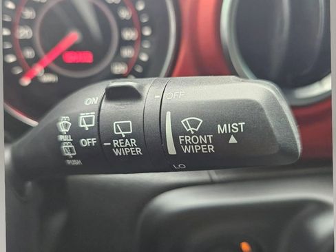 Used 2019 Jeep Wrangler Unlimited Rubicon w/ Dual Top Group AWD/4WD image 18