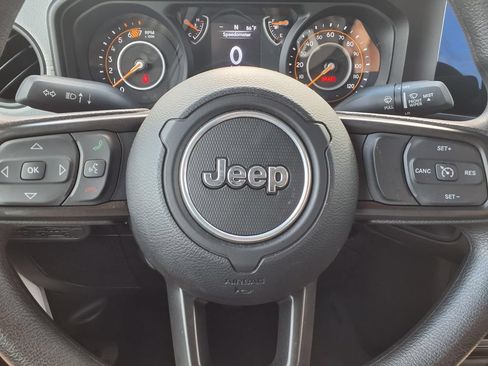 Used 2025 Jeep Wrangler Sport AWD/4WD image 16