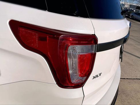 Used 2017 Ford Explorer XLT w/ Equipment Group 202A image 27