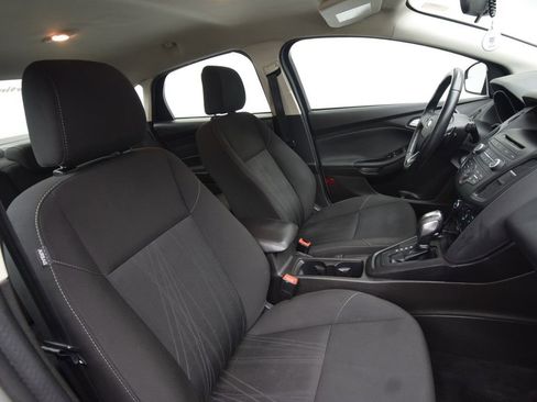 Used 2016 Ford Focus SE w/ SE Sport Package image 12