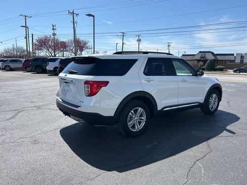 Used 2022 Ford Explorer XLT w/ Equipment Group 202A image 6