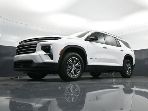 New 2026 Chevrolet Traverse LT w/ Driver Confidence Package FWD image 39