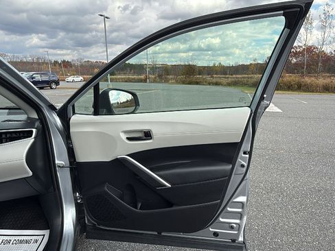 Used 2022 Toyota Corolla Cross L image 16