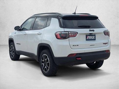 Used 2025 Jeep Compass Trailhawk image 7