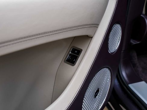 Used 2023 Bentley Bentayga Extended Wheelbase AWD/4WD image 65