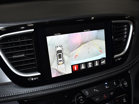 New 2026 Chrysler Pacifica Select FWD image 13