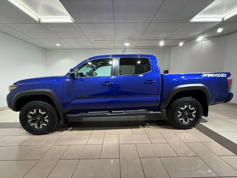 Used 2022 Toyota Tacoma TRD Off-Road w/ Technology Package image 2