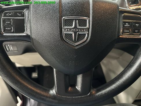 Used 2018 Dodge Grand Caravan SE w/ UConnect Hands-Free Group image 26