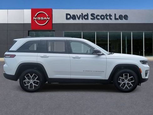 Used 2025 Jeep Grand Cherokee Limited RWD image 6