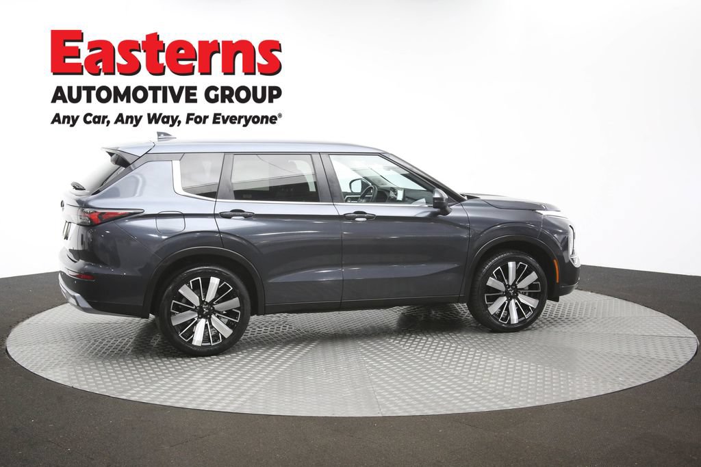 Used 2025 Mitsubishi Outlander SE AWD/4WD image 45