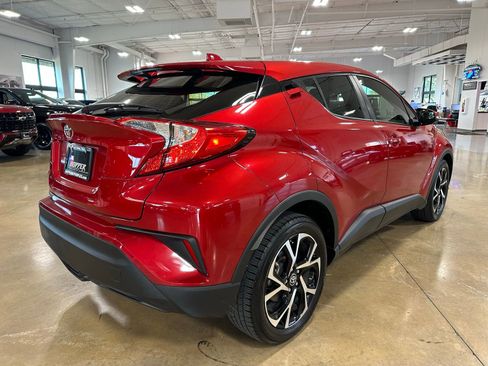 Used 2020 Toyota C-HR XLE FWD image 7