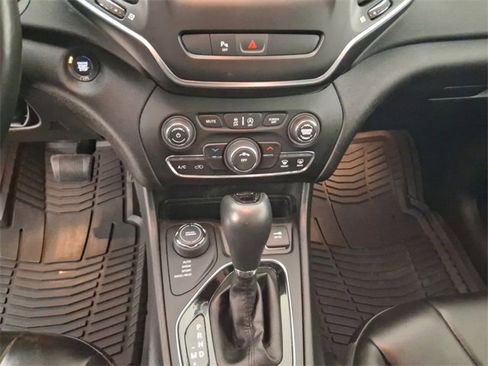 Used 2019 Jeep Cherokee Latitude Plus image 21