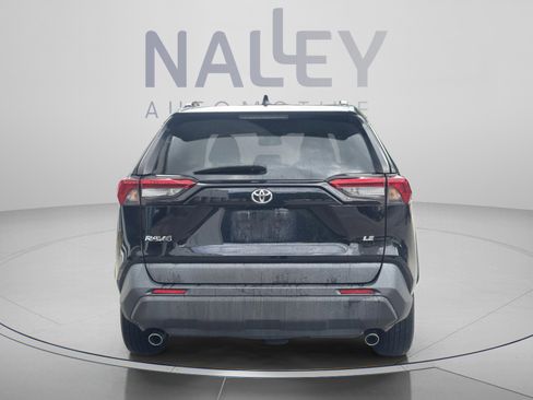 Used 2021 Toyota RAV4 LE FWD image 6