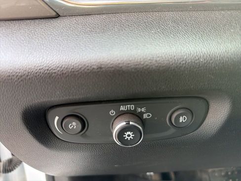 Used 2020 Chevrolet Traverse LT w/ LT Premium Package FWD image 18