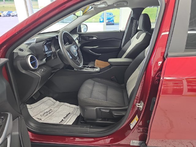 Used 2025 Chevrolet Trax LS FWD image 13