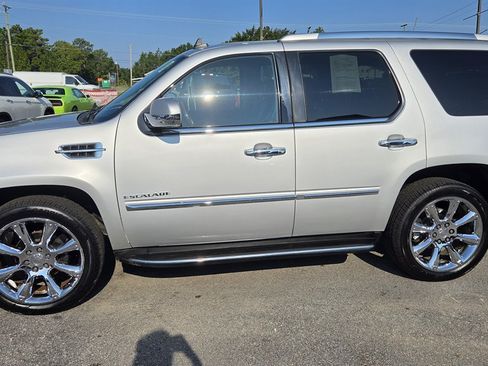 Used 2011 Cadillac Escalade 2WD image 2