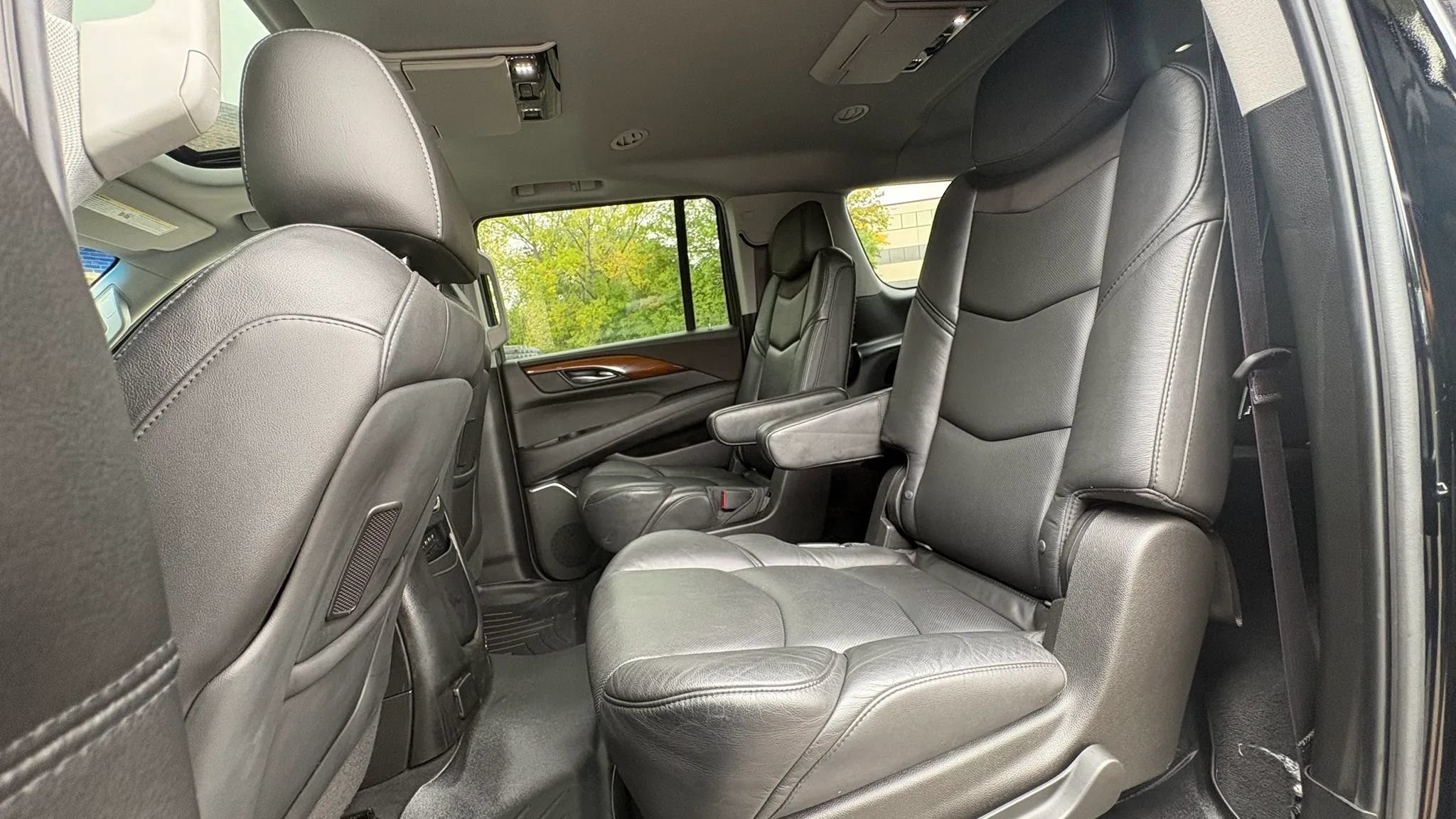 Used 2017 Cadillac Escalade ESV Premium Luxury AWD/4WD image 23