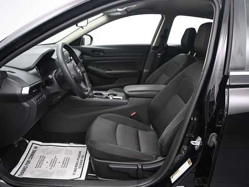 Used 2024 Nissan Altima 2.5 S FWD image 7