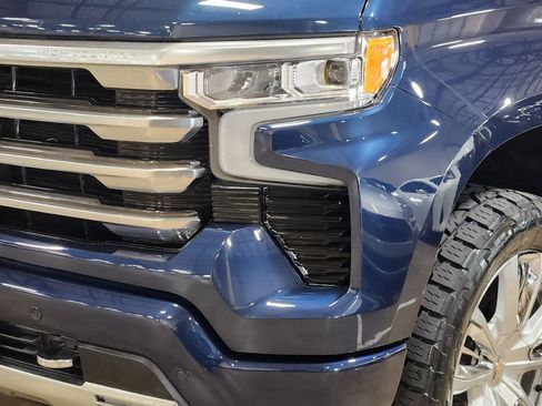 Used 2023 Chevrolet Silverado 1500 High Country w/ High Country Premium Package AWD/4WD image 13