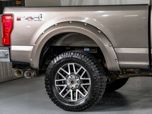 Used 2019 Ford F250 Lariat w/ Lariat Value Package AWD/4WD image 6