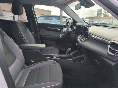 Used 2025 Chevrolet TrailBlazer LT AWD/4WD image 29