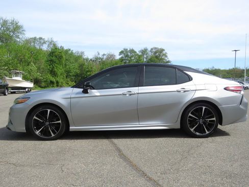 Used 2019 Toyota Camry XSE w/ Navigation Package FWD image 8