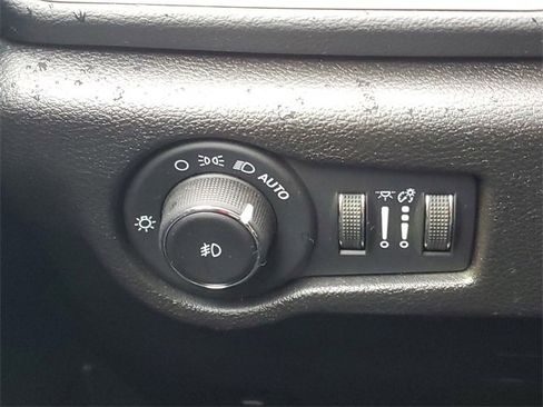 Certified 2020 Chrysler Pacifica Touring-L image 18