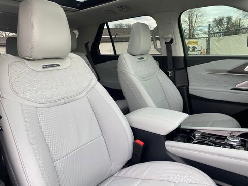 Used 2025 Ford Explorer Platinum w/ LUX Leather Package image 19