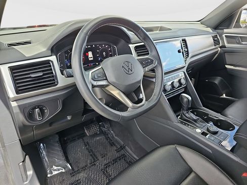 Used 2022 Volkswagen Atlas Cross Sport SE w/ Black Wheel Package AWD/4WD image 9