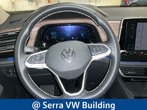 Used 2025 Volkswagen Atlas SEL image 17
