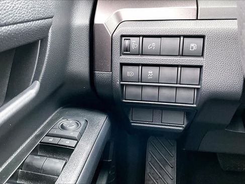 Used 2025 Toyota 4Runner SR5 AWD/4WD image 32