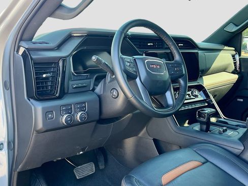 Used 2025 GMC Sierra 1500 AT4 w/ AT4 Premium Package AWD/4WD image 9