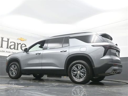 Used 2025 Chevrolet Traverse LT image 56