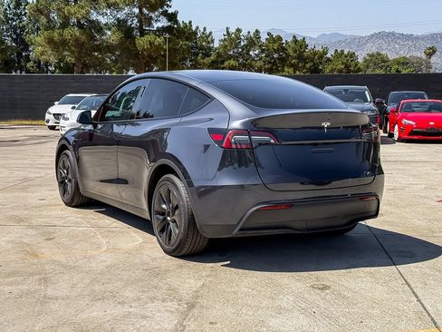 Used 2024 Tesla Model Y Long Range AWD/4WD image 2