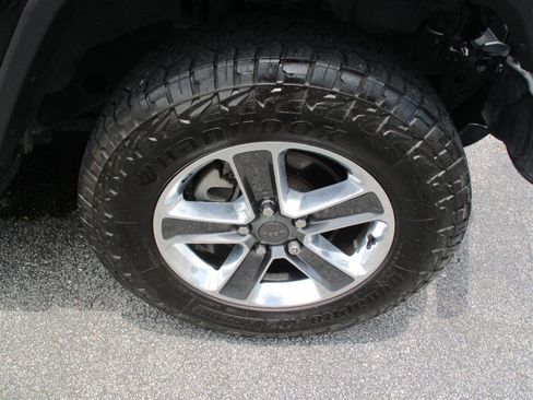 Used 2018 Jeep Wrangler Unlimited Sahara AWD/4WD image 31