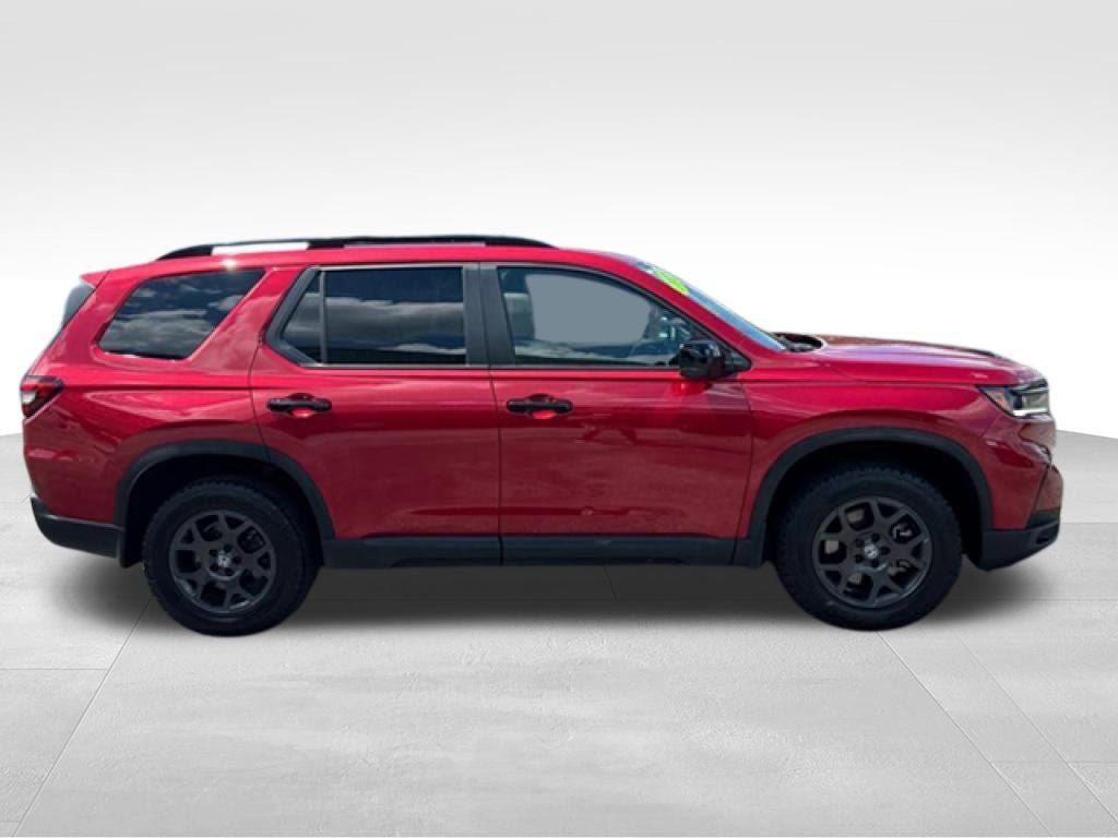 Used 2025 Honda Pilot TrailSport image 8