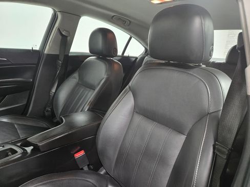 Used 2016 Buick Regal Premium image 11