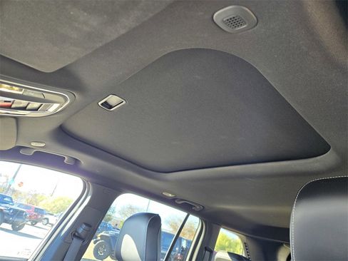 Used 2022 Jeep Grand Cherokee Altitude image 11