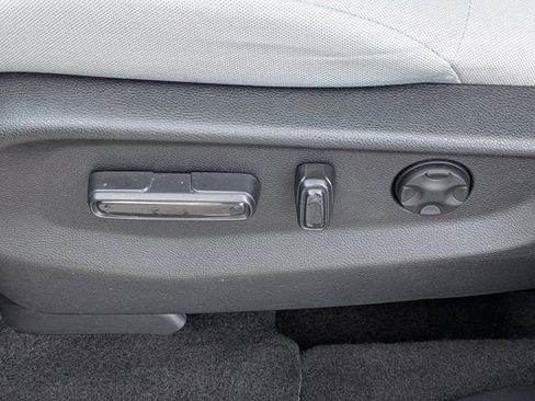 Used 2019 Honda CR-V EX image 19