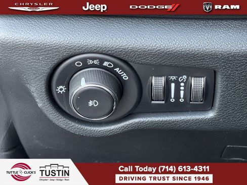 New 2026 Chrysler Pacifica Select FWD image 23