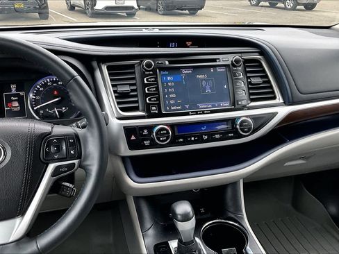 Certified 2016 Toyota Highlander Limited Platinum image 6