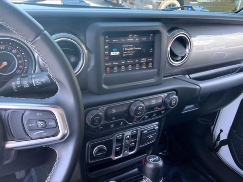 Used 2019 Jeep Wrangler Unlimited Sahara w/ Safety Group AWD/4WD image 6