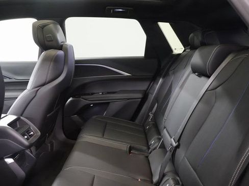 New 2026 Cadillac Lyriq Luxury AWD/4WD image 11