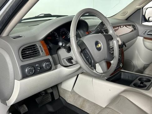 Used 2010 Chevrolet Suburban LT AWD/4WD image 22