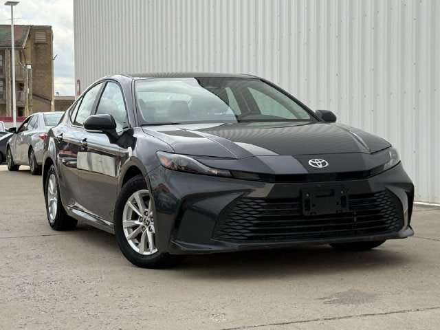Used 2025 Toyota Camry LE FWD image 2